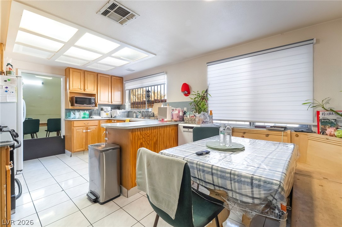 5201 Spencer Street Property Photo 14