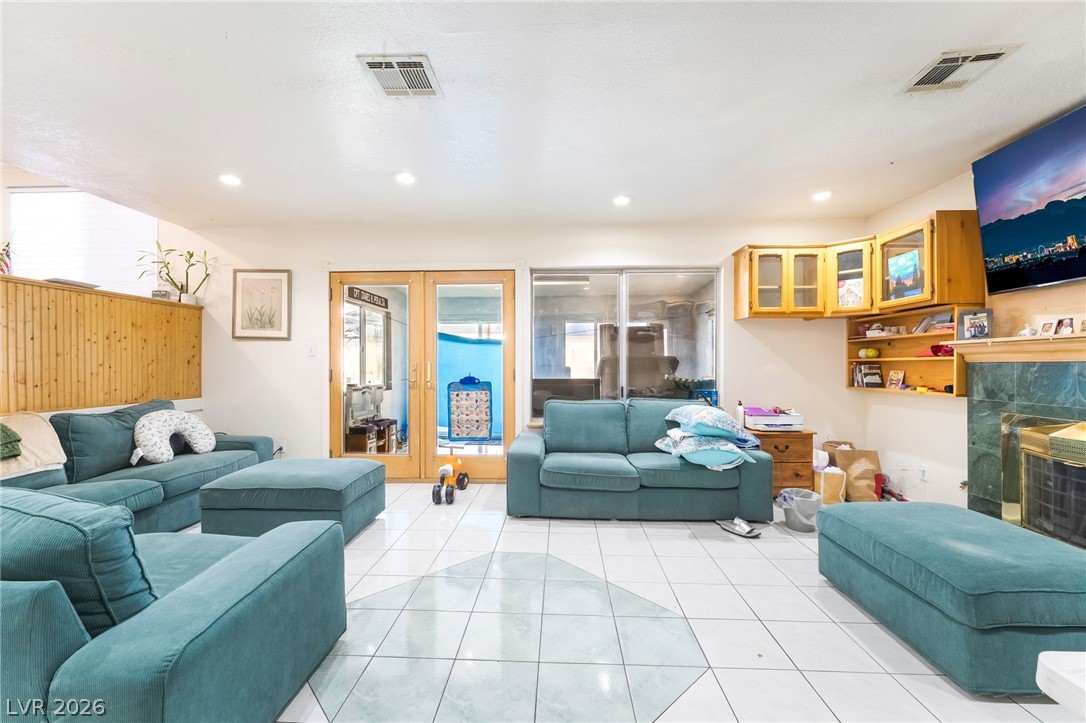 5201 Spencer Street Property Photo 15