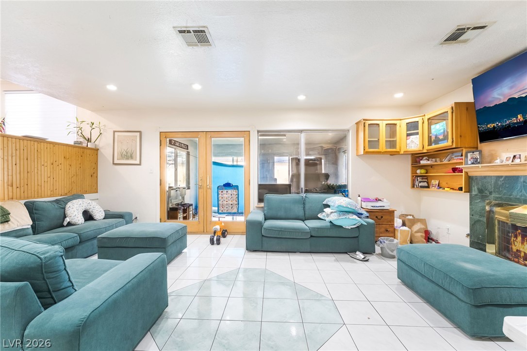 5201 Spencer Street Property Photo 16