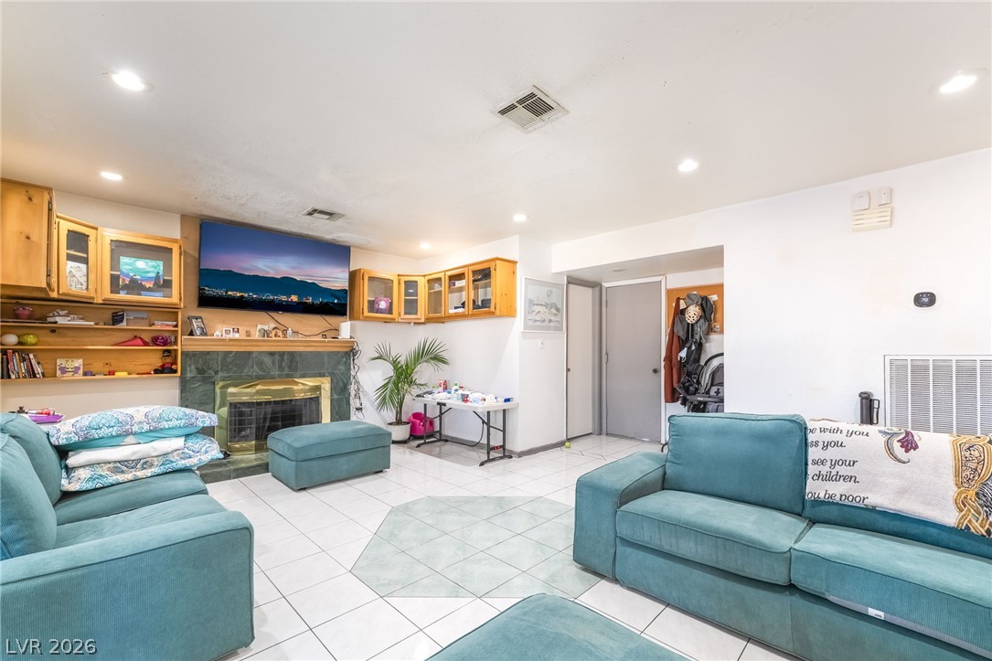 5201 Spencer Street Property Photo 17