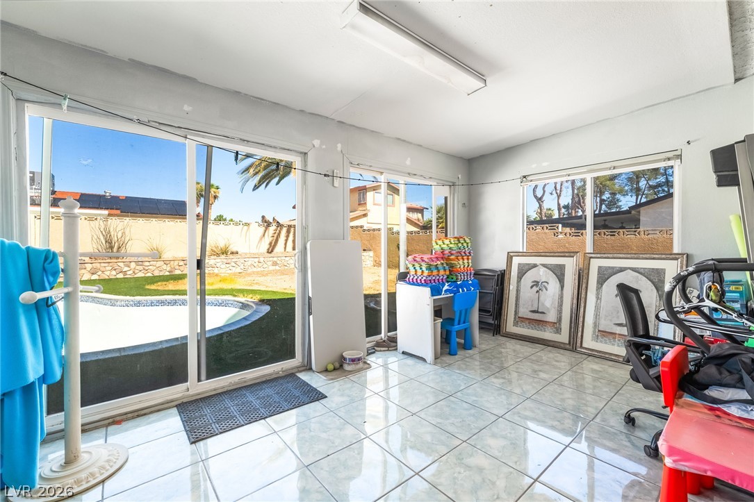 5201 Spencer Street Property Photo 20
