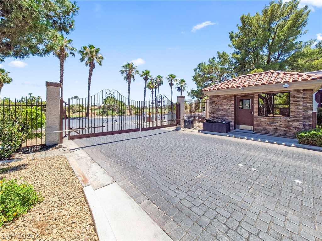 8921 Diamond Falls Drive Property Photo 46