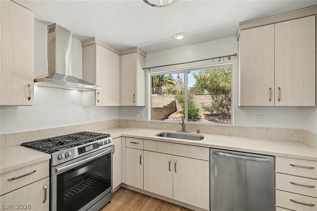 3017 Hawksdale Drive Property Photo 3