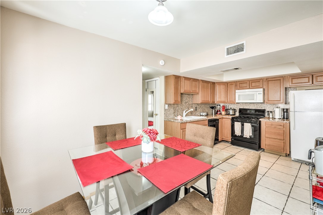 6633 Crosstimber Court Property Photo 12