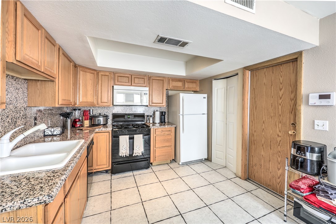 6633 Crosstimber Court Property Photo 13
