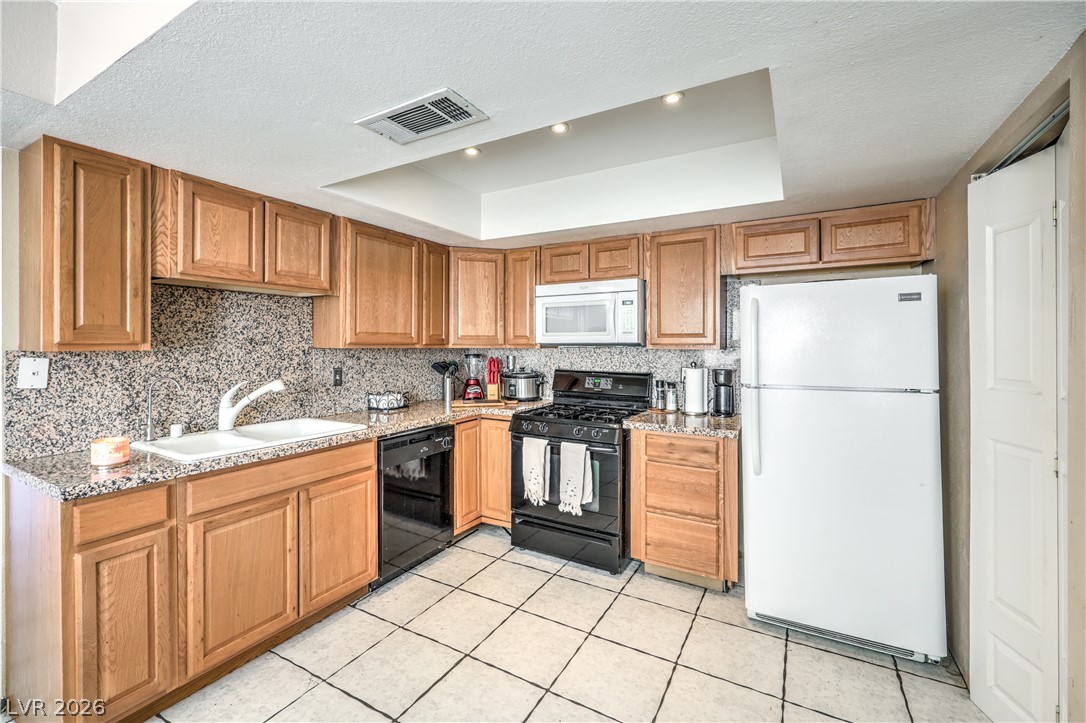 6633 Crosstimber Court Property Photo 14