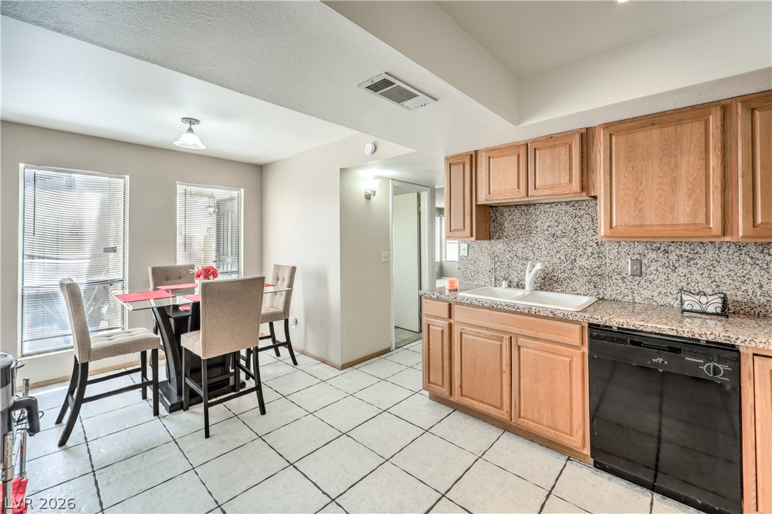 6633 Crosstimber Court Property Photo 15