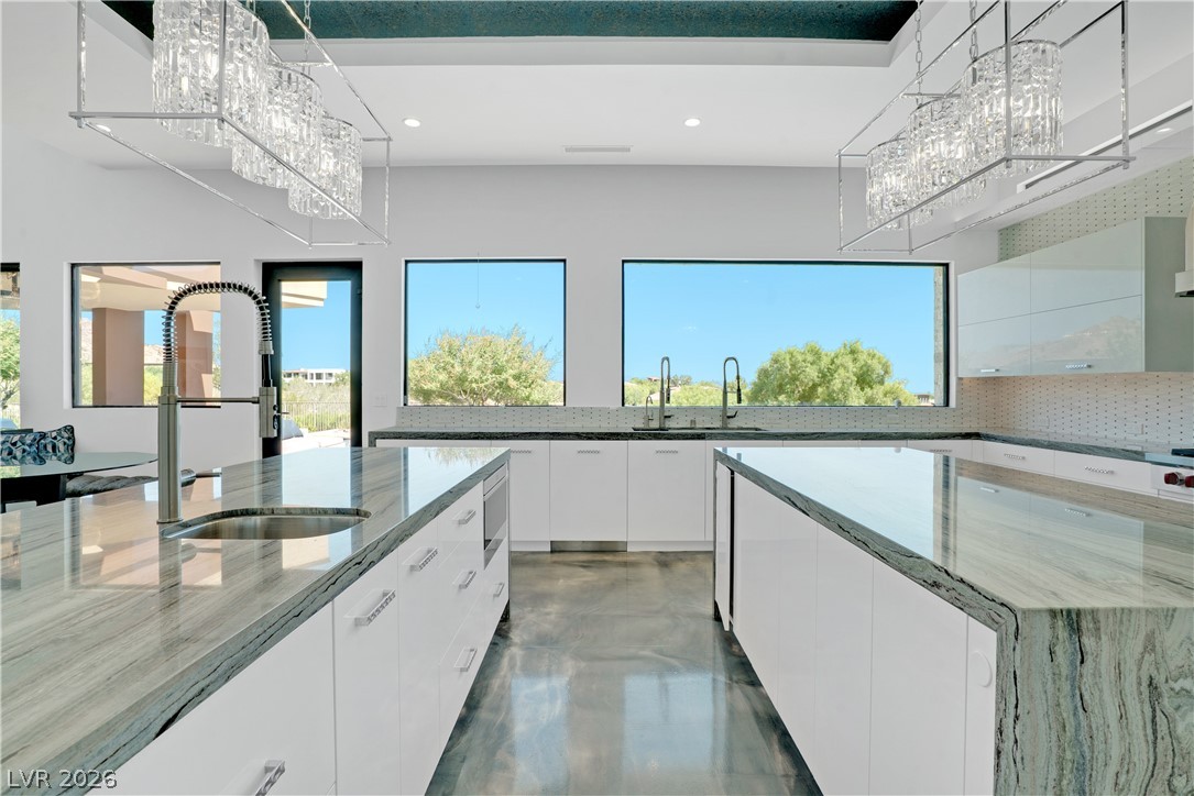 10 Ridge Blossom Road Property Photo 14