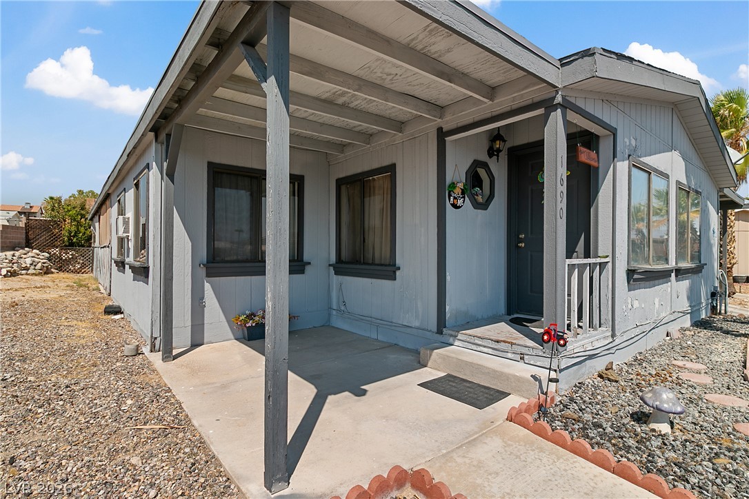 1690 Solano Lane Property Photo 3