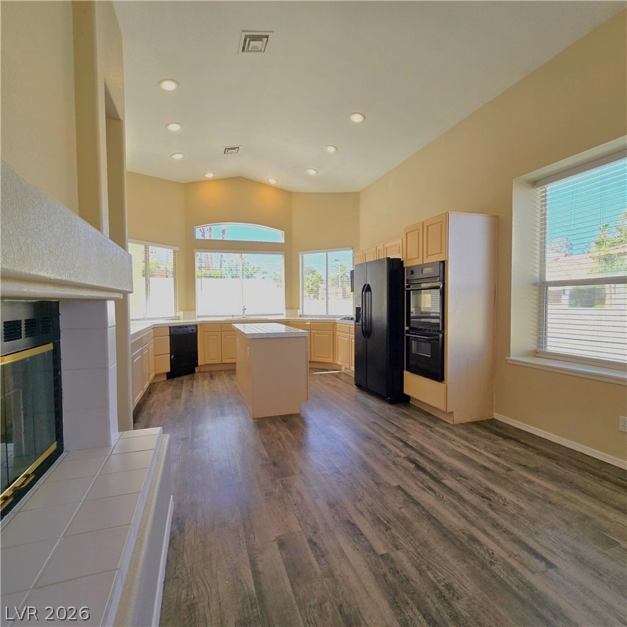 1445 Castle Crest Drive Property Photo 7