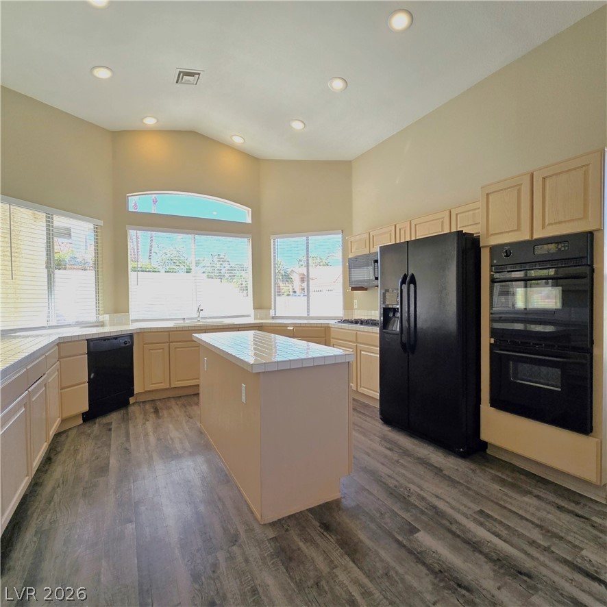 1445 Castle Crest Drive Property Photo 8