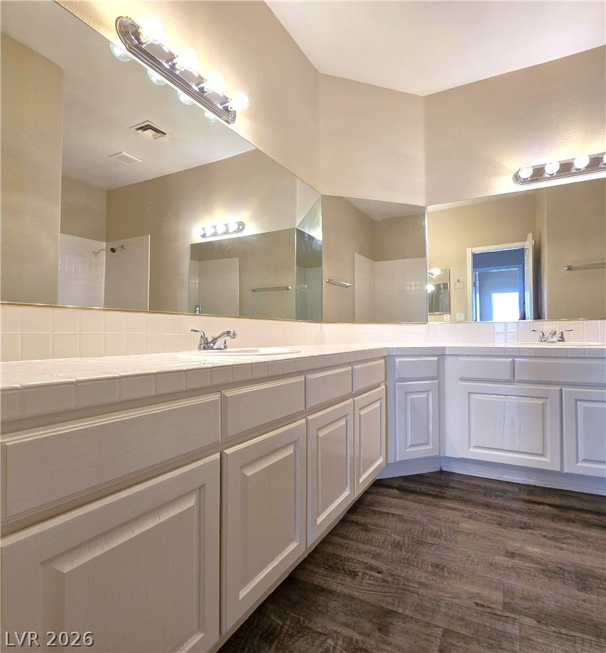 1445 Castle Crest Drive Property Photo 13