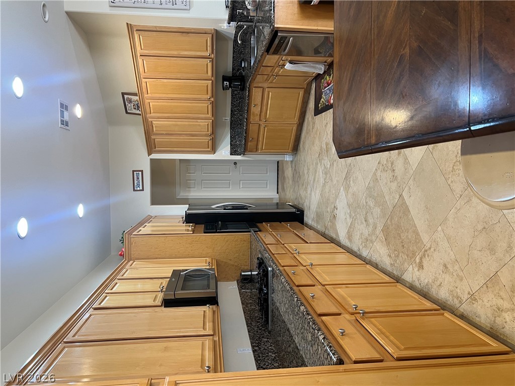 2284 Moresca Avenue Property Photo 10