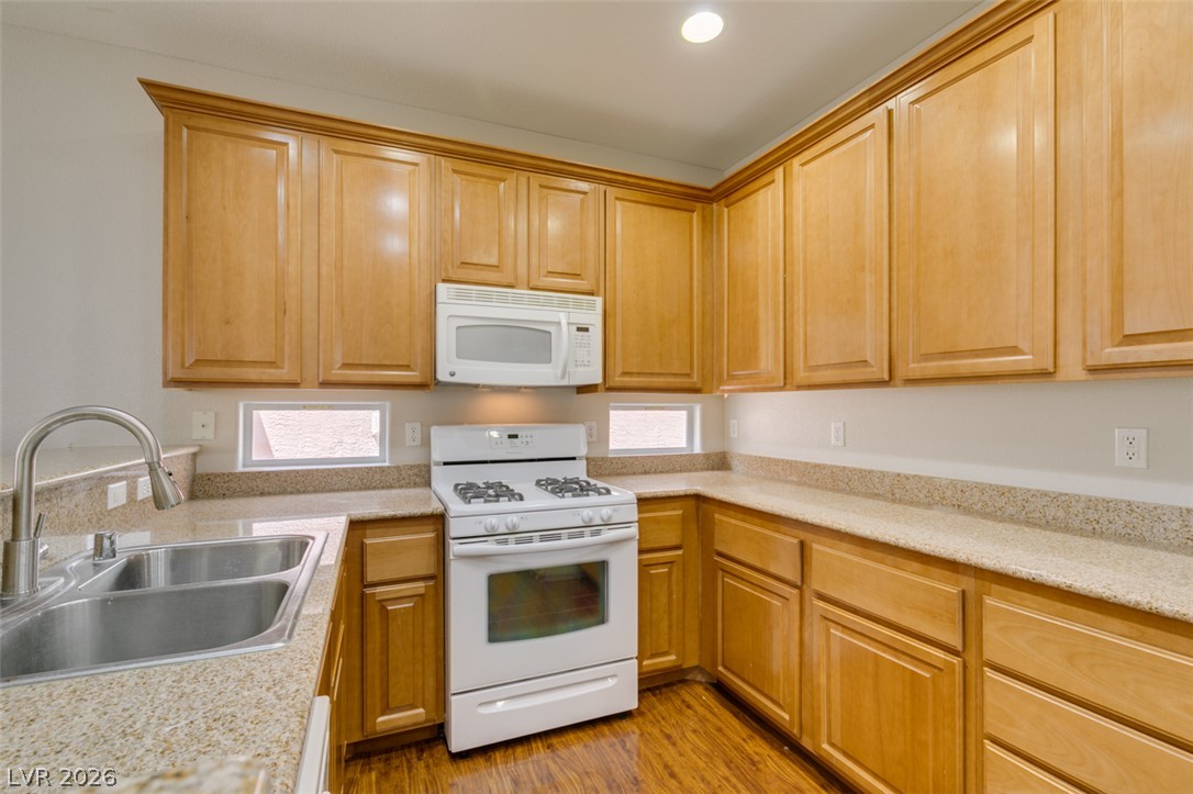 9341 Colorful Rainbow Avenue Property Photo 24