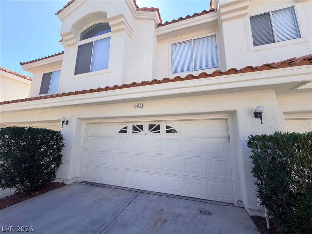 7605 Rolling View Drive 101 Property Photo 5