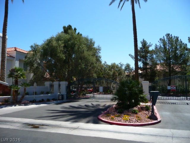 7605 Rolling View Drive 101 Property Photo 18