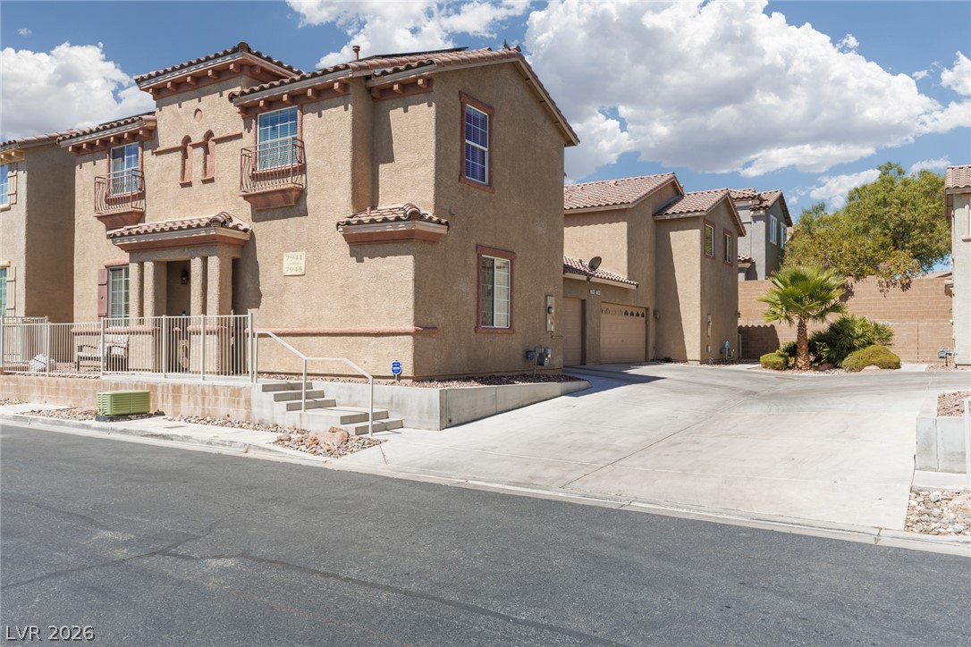 7945 Crimson Point Street Property Photo 4
