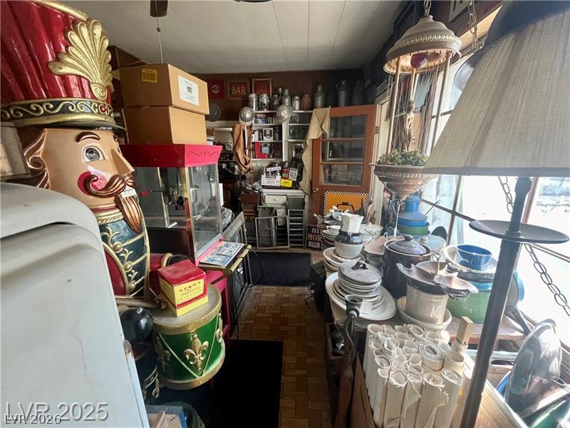 100 East Crook Avenue Property Photo 9