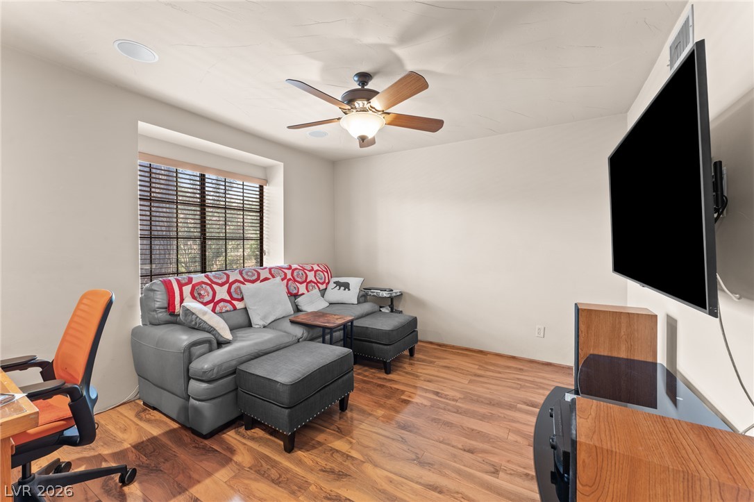 2402 Pickwick Drive Property Photo 4