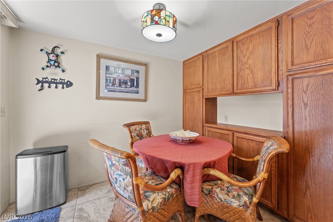 2402 Pickwick Drive Property Photo 6