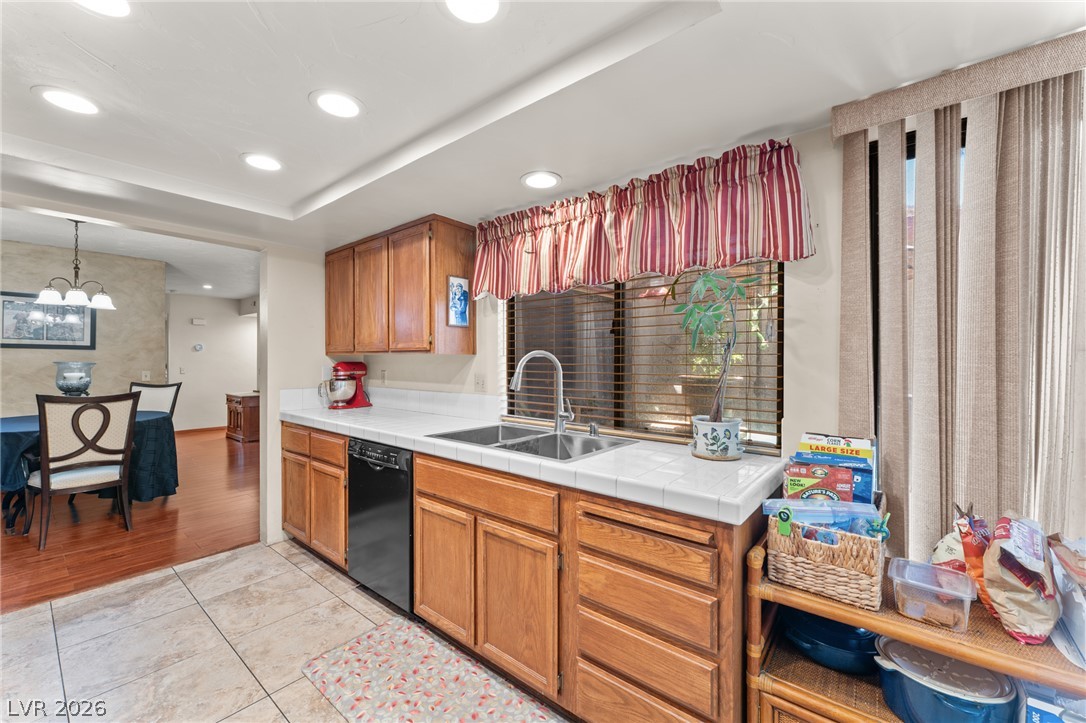2402 Pickwick Drive Property Photo 8