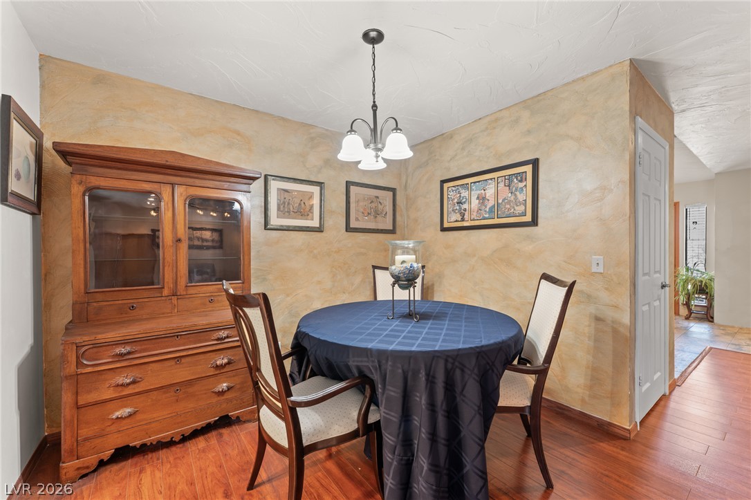 2402 Pickwick Drive Property Photo 12