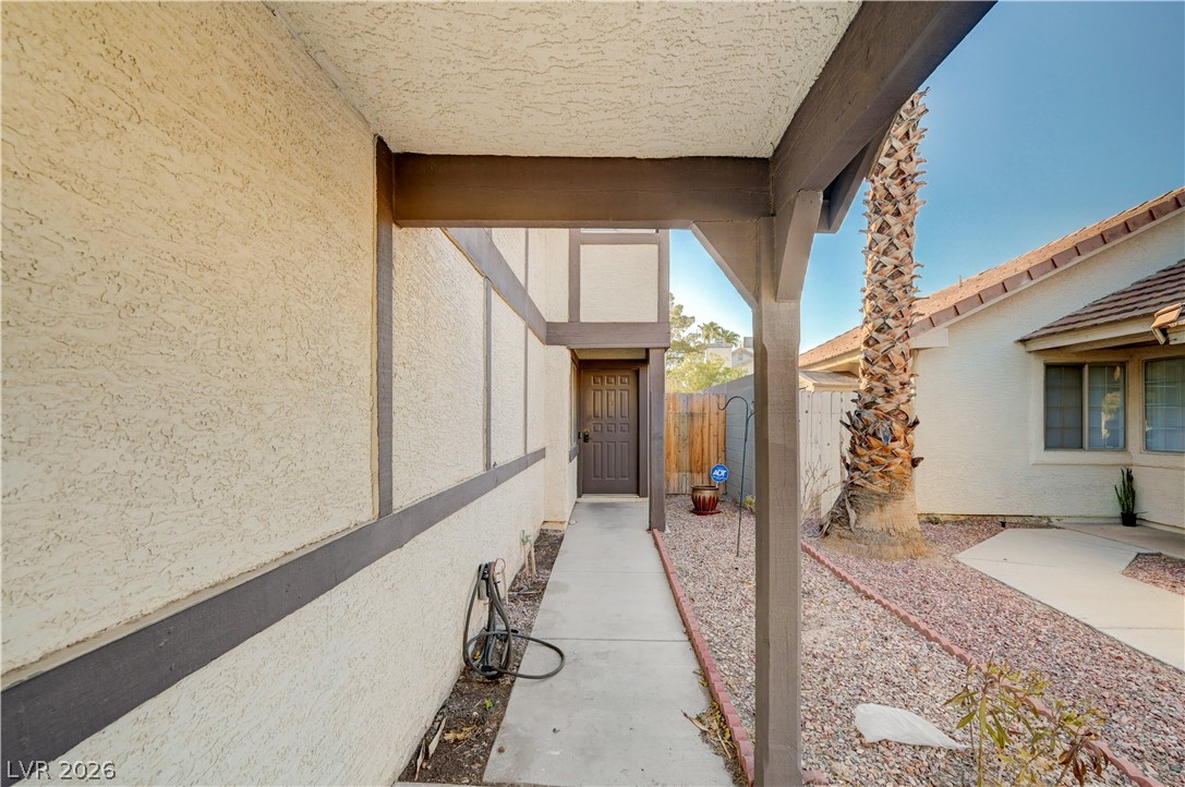 7141 Shadow Crest Drive Property Photo 2