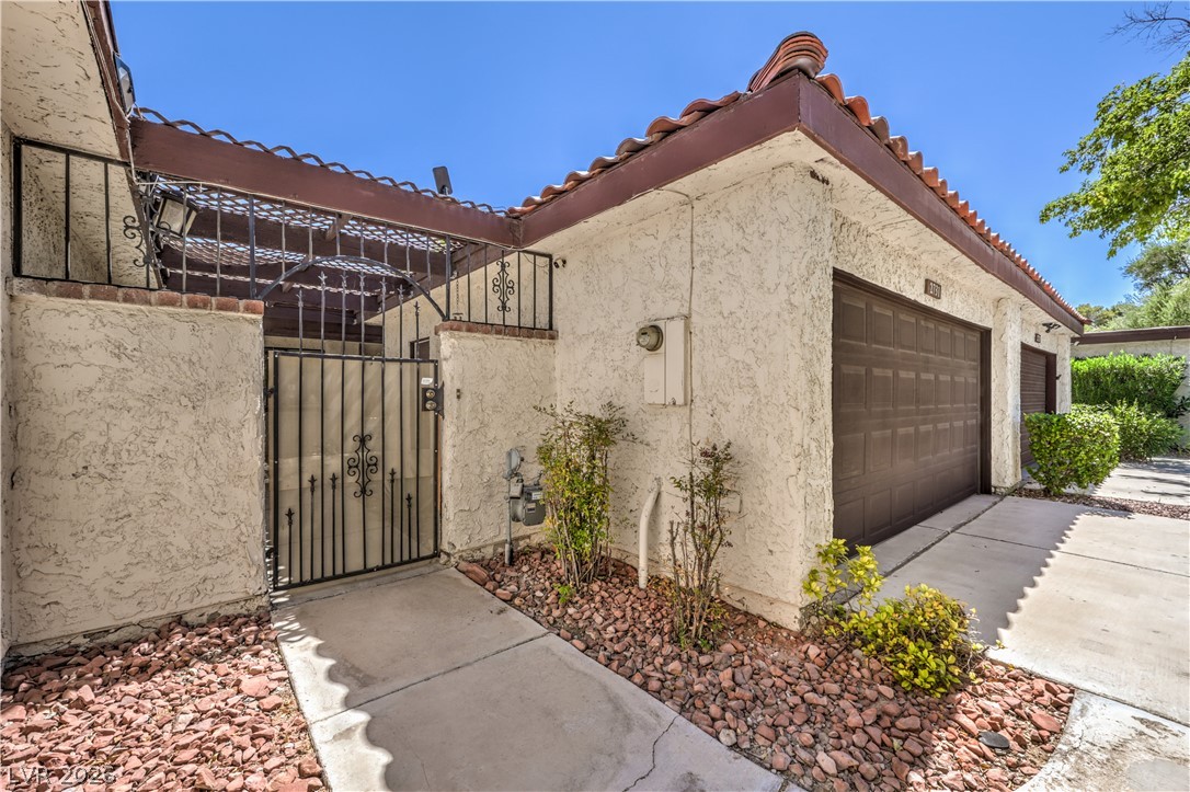 2731 San Lago Court Property Photo 3