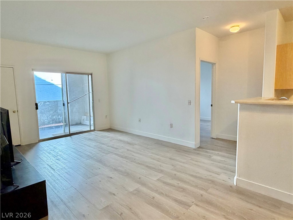 2615 West Gary Avenue 1046 Property Photo 6