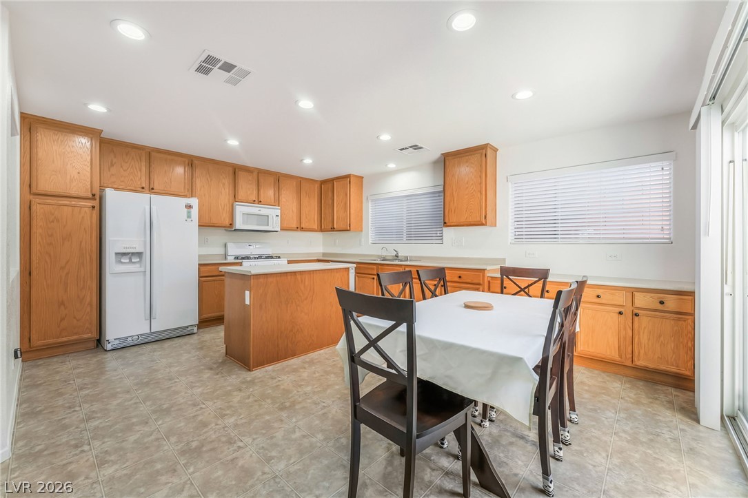 767 Loughton Street Property Photo 12