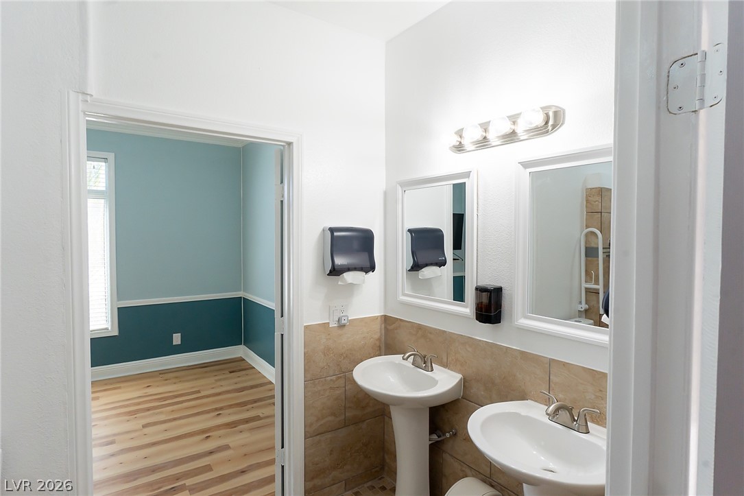 9708 Enniskeen Avenue Property Photo 23