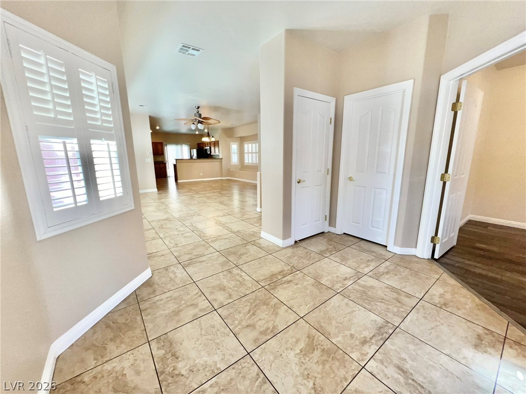 5014 Tunnel Falls Drive Property Photo 3