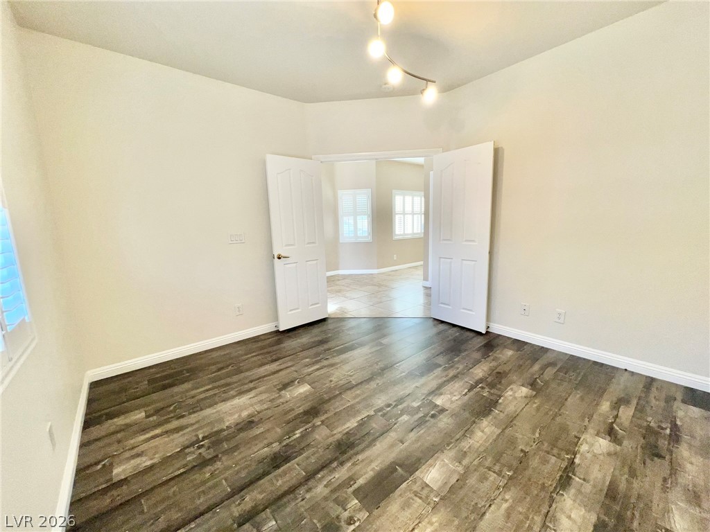 5014 Tunnel Falls Drive Property Photo 6