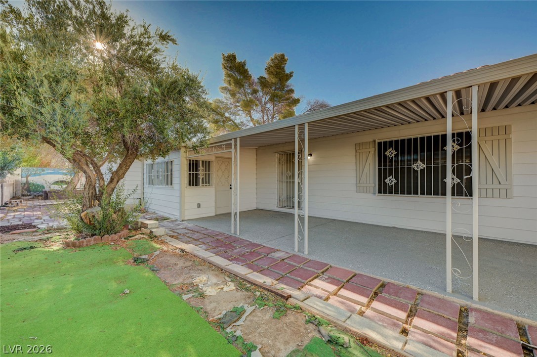 293 Sir William Way Property Photo 1