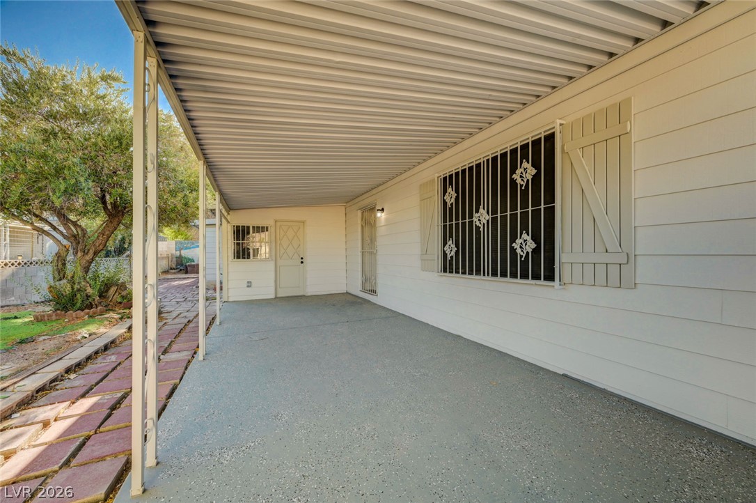 293 Sir William Way Property Photo 2