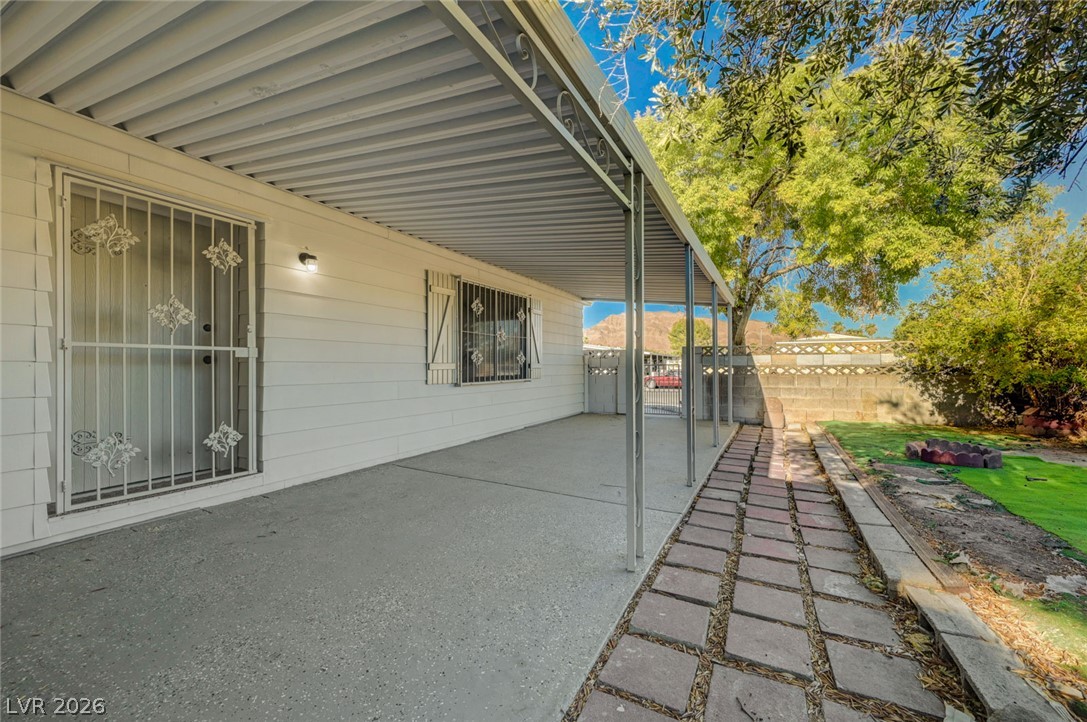 293 Sir William Way Property Photo 3
