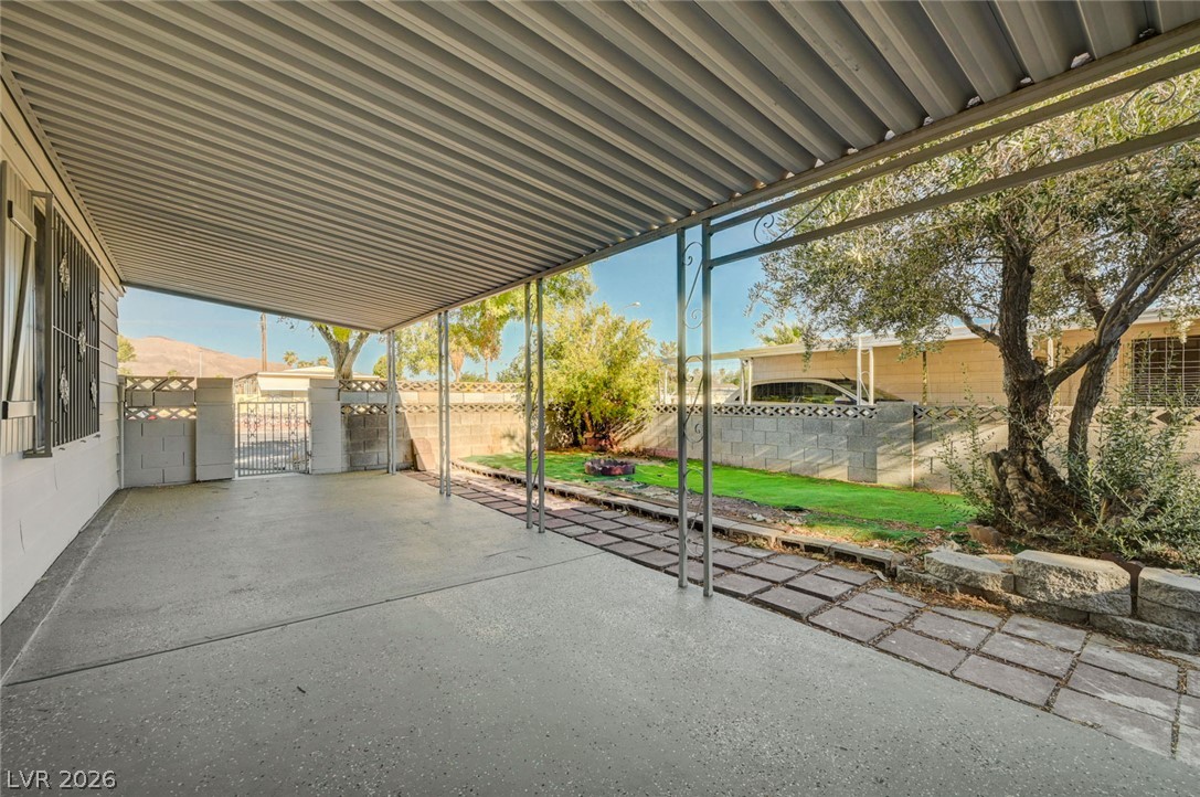 293 Sir William Way Property Photo 4