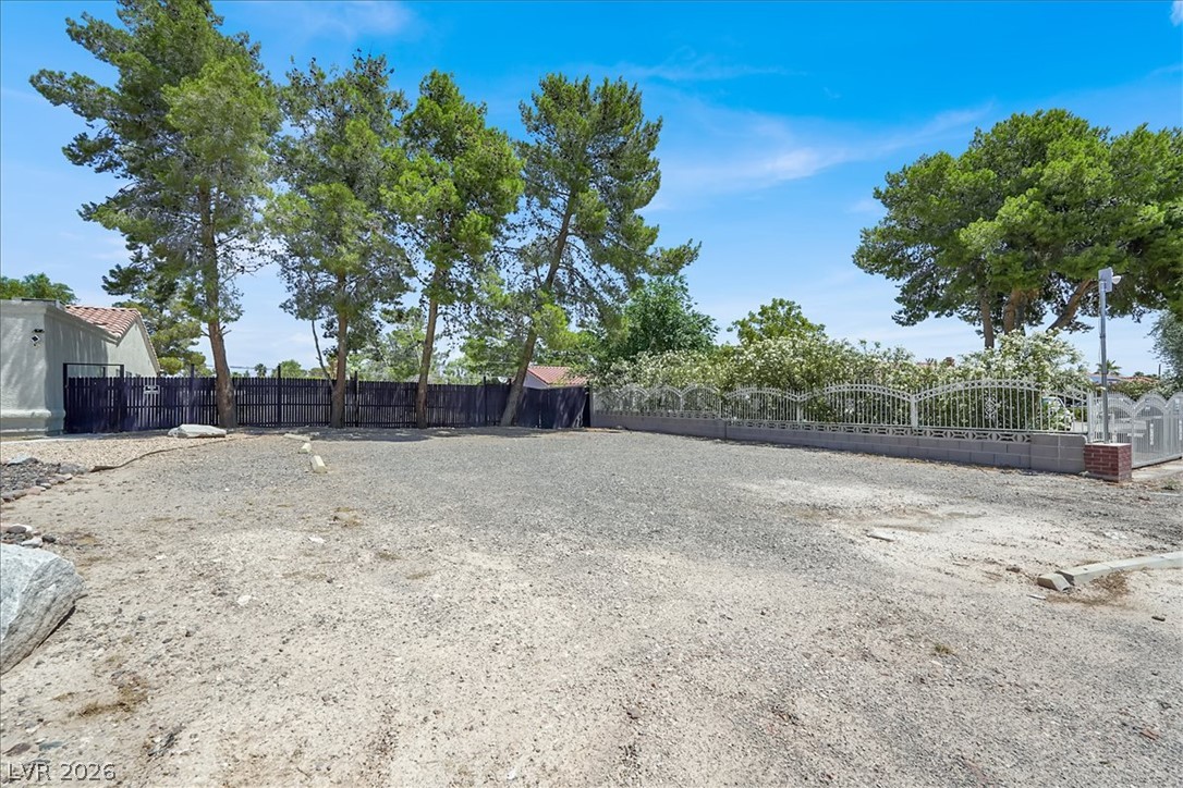 5008 Donnie Avenue Property Photo 3
