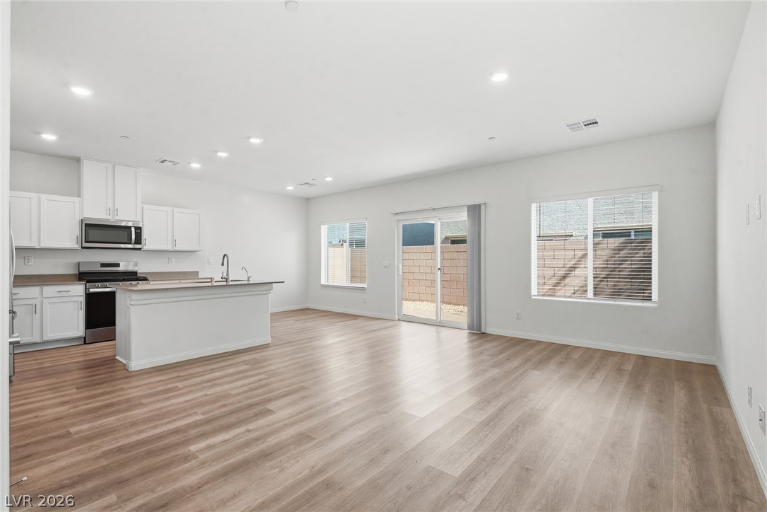 4706 Turquoise Cliffs Avenue Property Photo 9