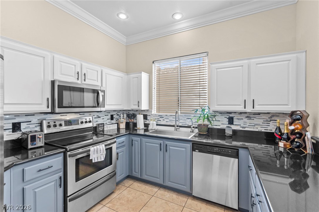 174 Twin Towers Avenue Property Photo 17