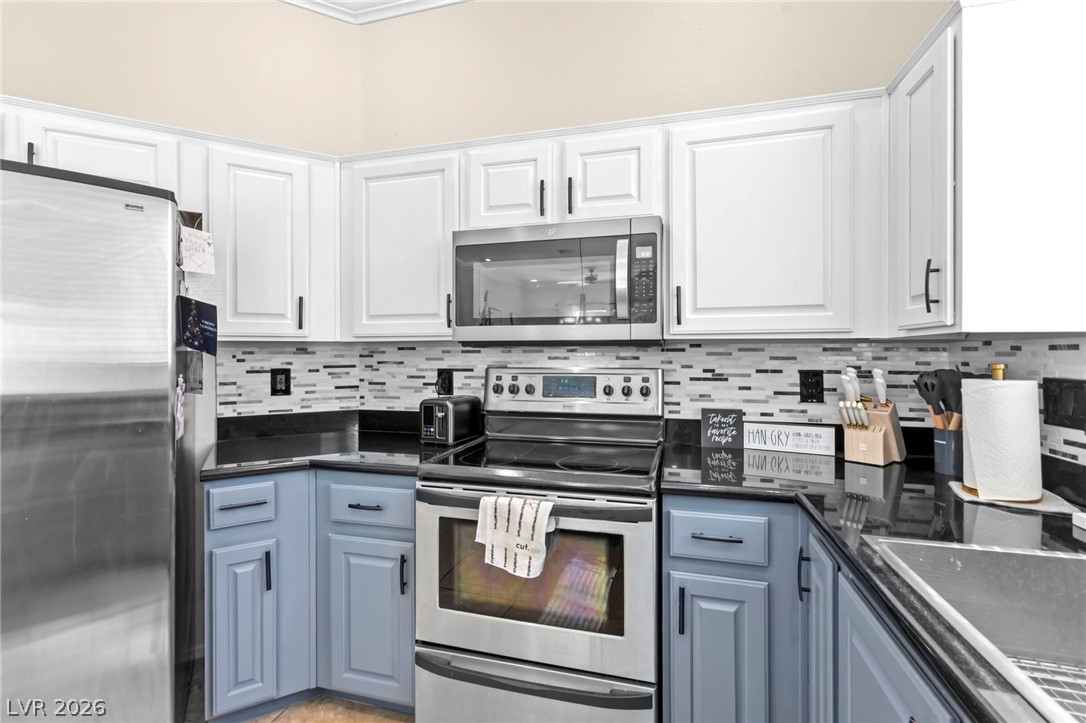 174 Twin Towers Avenue Property Photo 18