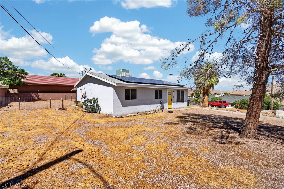 300 Lakeview Drive Property Photo 4