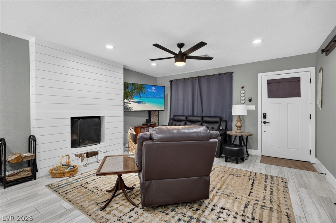 300 Lakeview Drive Property Photo 7
