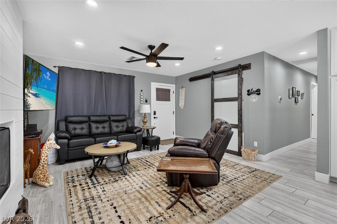 300 Lakeview Drive Property Photo 8