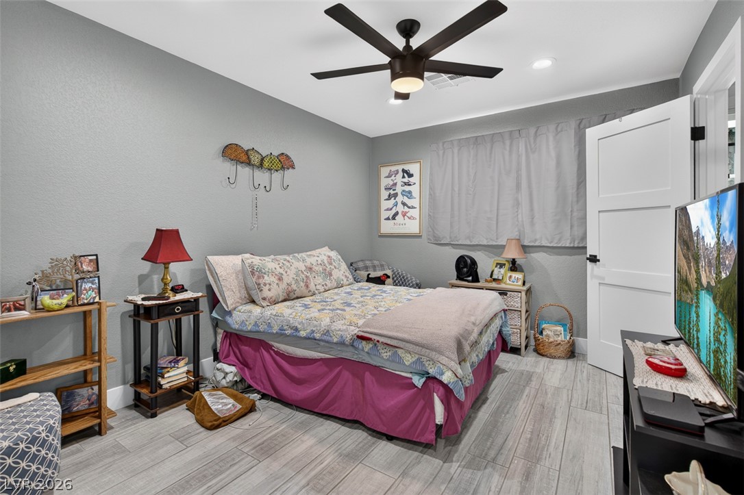 300 Lakeview Drive Property Photo 20