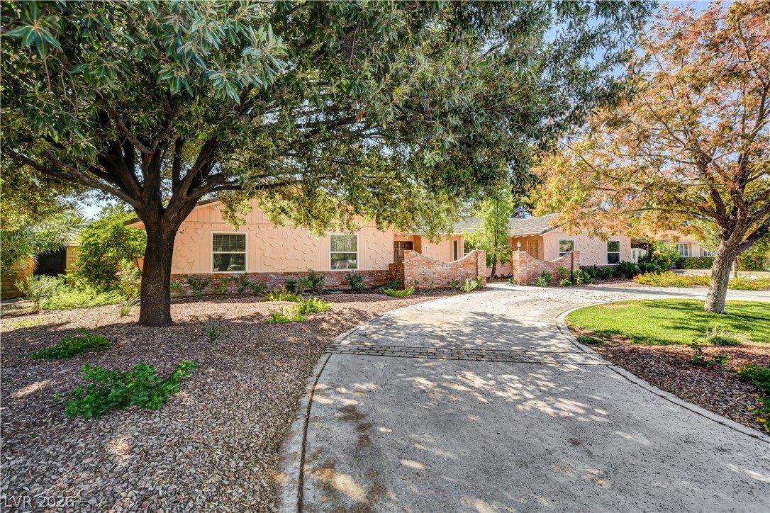 3753 Meadowcrest Drive Property Photo 2