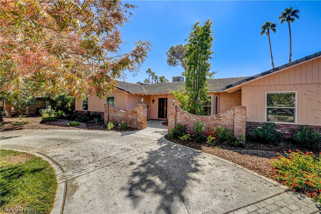 3753 Meadowcrest Drive Property Photo 3