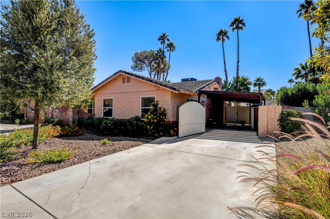 3753 Meadowcrest Drive Property Photo 8
