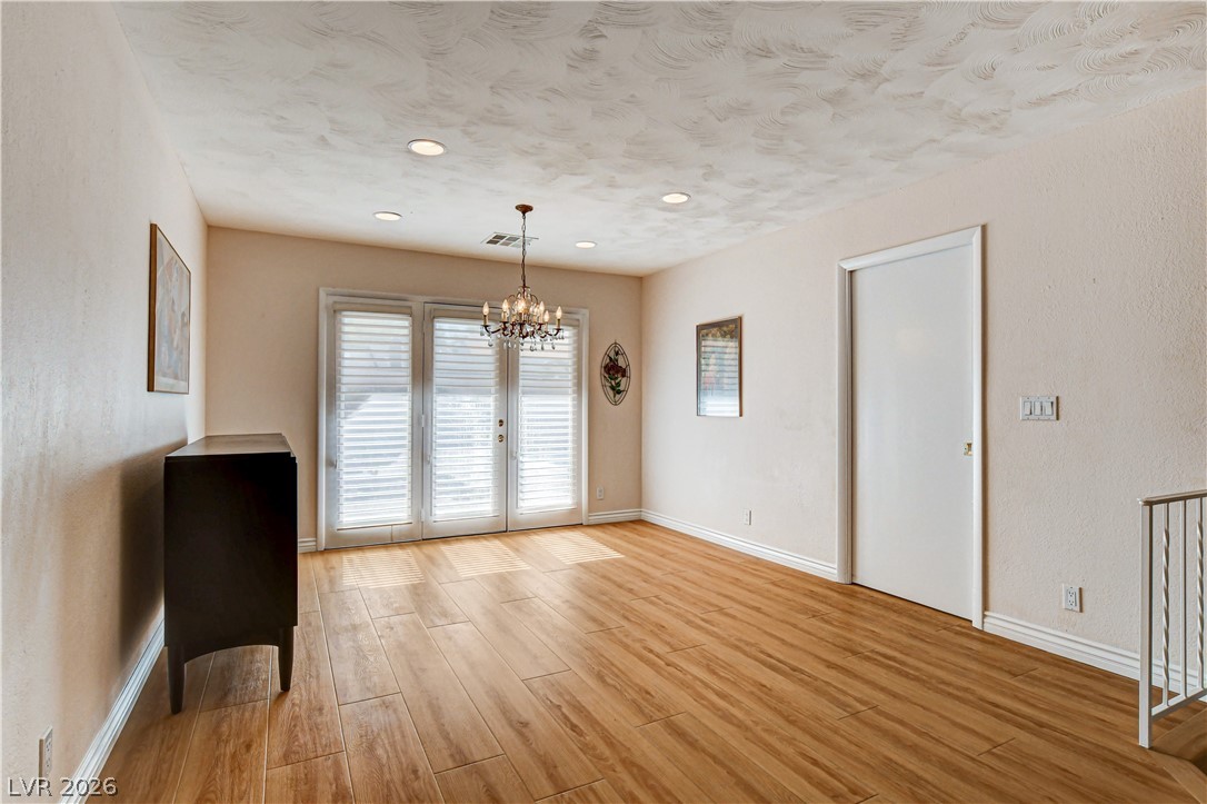 3753 Meadowcrest Drive Property Photo 10