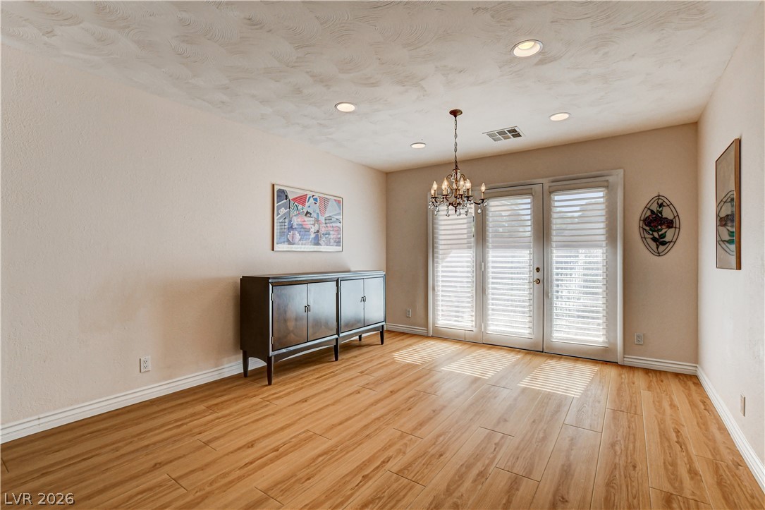 3753 Meadowcrest Drive Property Photo 11